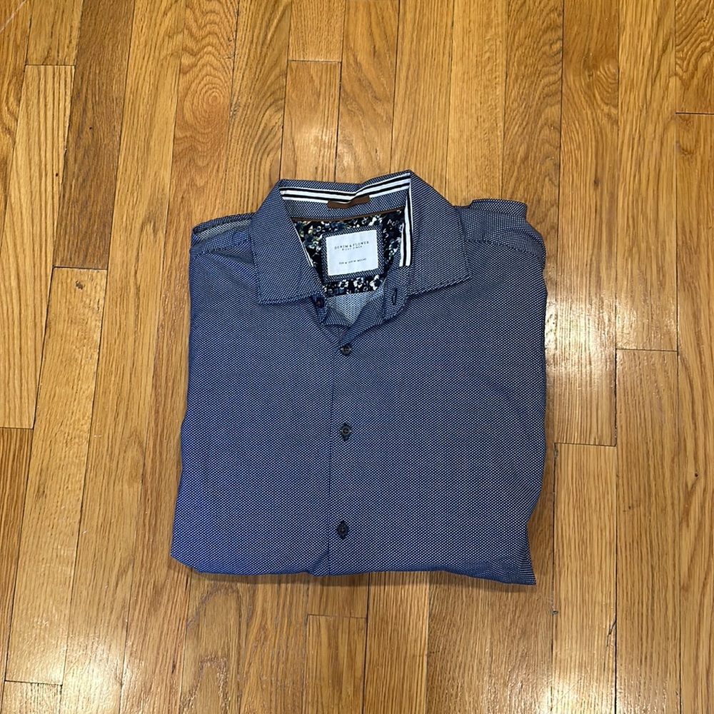 Men’s Long Sleeve Denim & Flower Shirt. size Medium